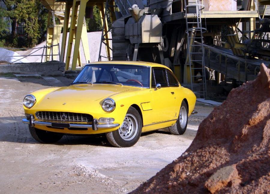  Ferrari 330 GT 2+2 (Series II) 1965 года  (фото 18 из 43)